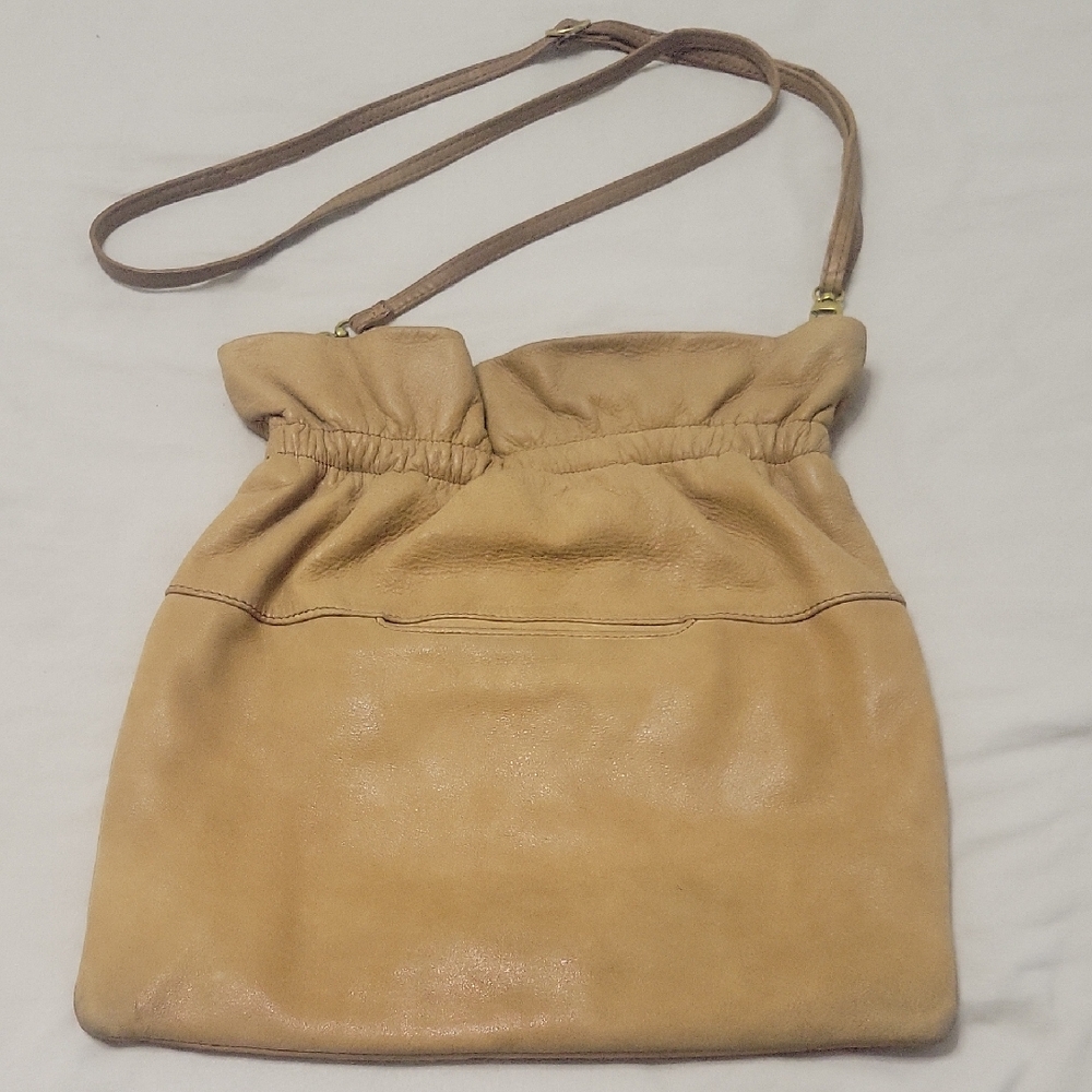 Elegant Tan Leather Shoulder Bag